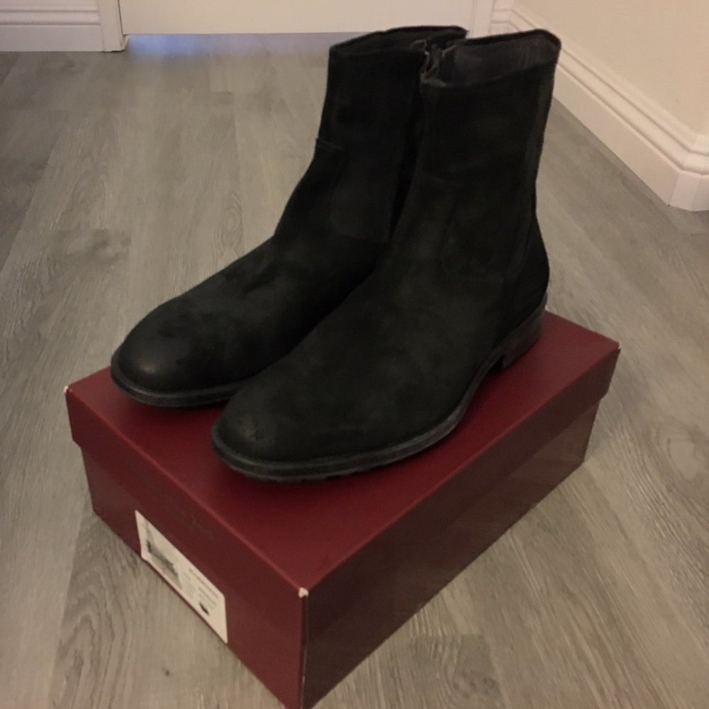 TO BOOT NEW YORK SUEDE CHELSEA BOOTS - SIZE 11.5